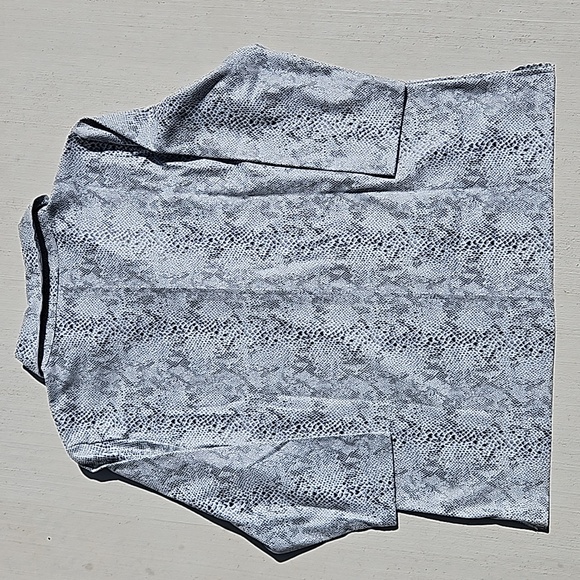 *NWT* Attitudes by Renee Python Print Top - Picture 6 of 11